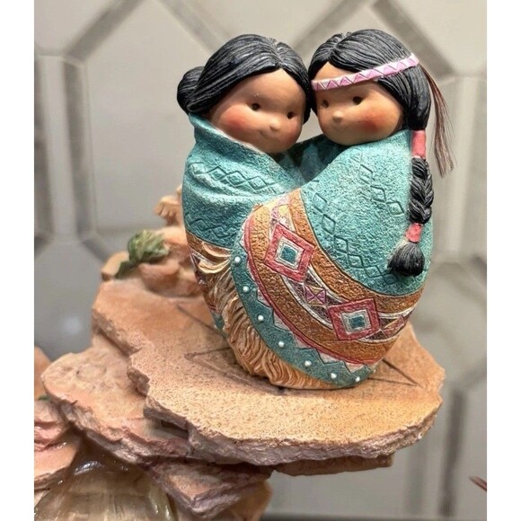 Friends Of The Feather Rock Cliff Waterfall Display Stand With Five Figurines - Picture 11 of 13